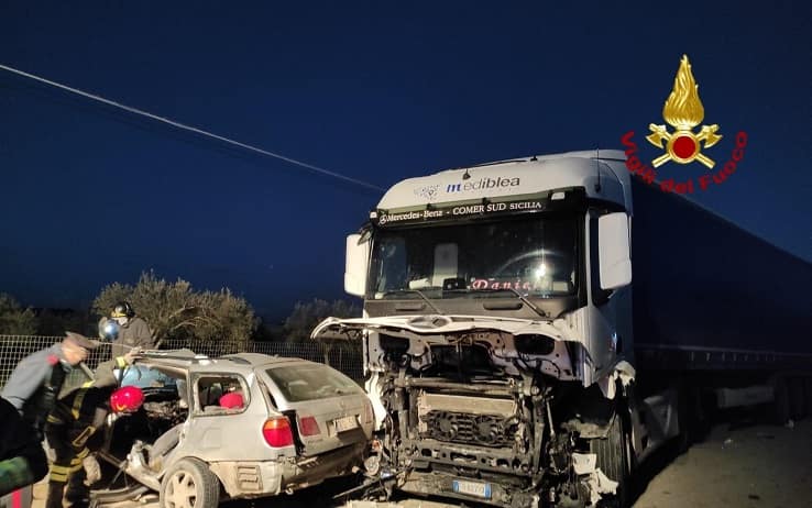 Scontro Frontale Sulla Superstrada Cassino-Sora, Tre Vittime | Sky TG24